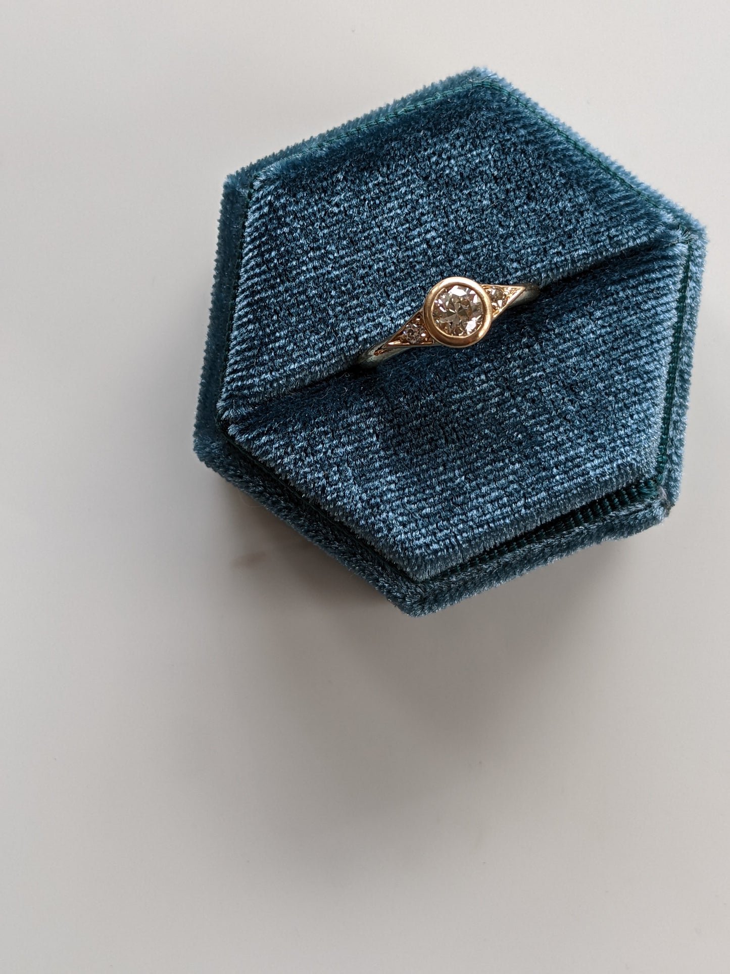 Liquidation — Dahlia 3 Stone Ring